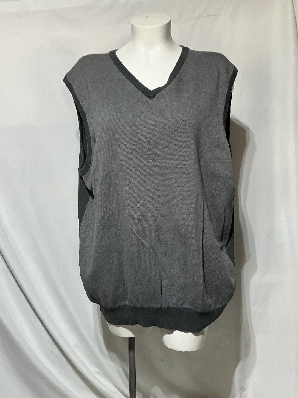 Oak Hill Men's Gray Golf V-Neck Sweater Vest Sz 2XL